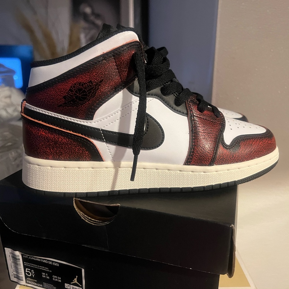 New Jordans woman’s 7 or big kids